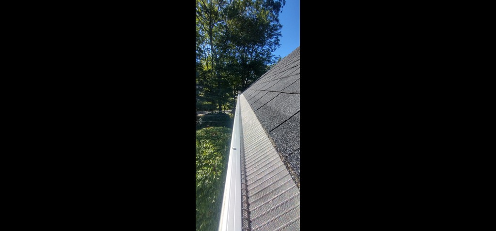 25-8-22-gutterglove-gutter-guards-install-walpole-ma